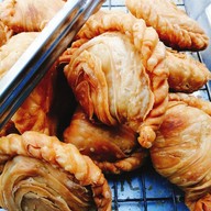 เมนูของร้าน กะหรี่ปั๊บ ของทอด ป้าจิ๋ว ประชาราษฎร์บำเพ็ญ ซอย 7