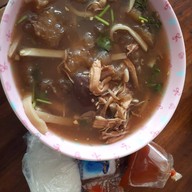 เมนูของร้าน ข้าวมันไก่ กระเพาะปลาไก่ฉีก วัดหนามแดง