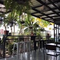 บรรยากาศ สุขสราญ Cafe X Bread