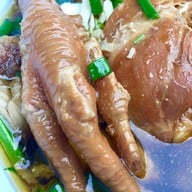 เมนูของร้าน ก๋วยเตี๋ยวไก่มะระนายหาญ