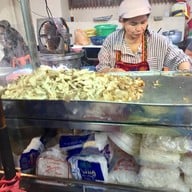 หน้าร้าน ก๋วยเตี๋ยวไก่มะระนายหาญ