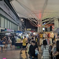 ซุปเปอร์เล้ง สตาร์ซอย4 ตลาดสตาร์ไนท์บาร์ซ่า ซอย4