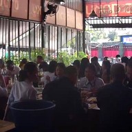 บรรยากาศ ดูดดูกหมู ก๋วยเตี๋ยวกระดูกหมู เมืองเอก