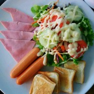 เมนูของร้าน กาแฟก๊อต ไข่กระทะ อาหารเช้า เครื่องดื่ม ตลาดประชานิเวศน์ 1