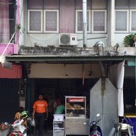 หน้าร้าน แดงราดหน้า