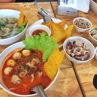 เมนูของร้าน เตี๋ยวข้าเจ้า ก๋วยเตี๋ยวต้มยำซีฟู้ด