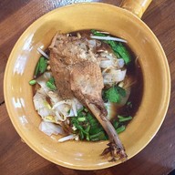 คุณพลอยก๋วยเตี๋ยวเป็ด มีสาขาเดียว