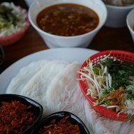 เมนูของร้าน หนมเส้นน้ำย้อยซอย13