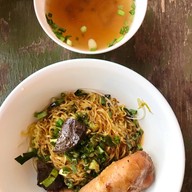 เมนูของร้าน ก๋วยเตี๋ยว ลุงโก้