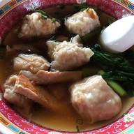 เมนูของร้าน บะหมี่เกี๊ยวยักษ์ สายฟ้า สาขาแรก ถนนสะแกงาม