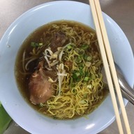 ข้าวหมูแดงคุณอี๊ด