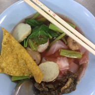 ข้าวหมูแดงคุณอี๊ด