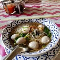เมนูของร้าน ก๋วยเตี๋ยวสมุนไพร คุณต้อ