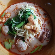 เมนูของร้าน โกเหลียง ก๋วยเตี๋ยวเรือ ปากทางเข้ากองบิน