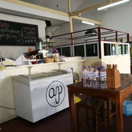 บรรยากาศ โกเหลียง ก๋วยเตี๋ยวเรือ ปากทางเข้ากองบิน