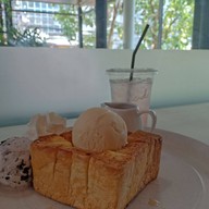 เมนูของร้าน Yard Bird Cafe Maison Hotel Bangkok