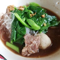 เมนูของร้าน โกเหลียง ก๋วยเตี๋ยวเรือ ปากทางเข้ากองบิน