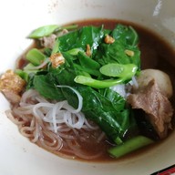 เมนูของร้าน โกเหลียง ก๋วยเตี๋ยวเรือ ปากทางเข้ากองบิน
