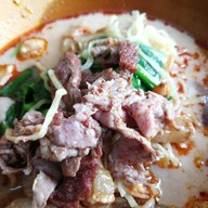 เมนูของร้าน โกเหลียง ก๋วยเตี๋ยวเรือ ปากทางเข้ากองบิน