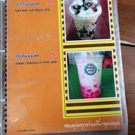 เมนู โกเหลียง ก๋วยเตี๋ยวเรือ ปากทางเข้ากองบิน