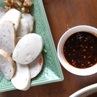 เมนูของร้าน โกเหลียง ก๋วยเตี๋ยวเรือ ปากทางเข้ากองบิน