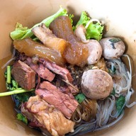 เมนูของร้าน เนื้อตุ๋นรสเยี่ยม