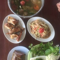 ไก่ย่างสวนแสงสว่างใกล้ปราสาทหินพนมรุ้ง