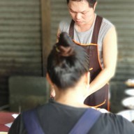 เจ๊หงษ์ข้าวมันไก่ เวทีมวยอ้อมน้อย(ต้นตำรับ)