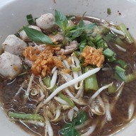 ก๋วยเตี๋ยวเรืออยุธยา อยู่เลยโรงแรมเมเปิลแยกบางนา