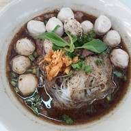 ก๋วยเตี๋ยวเรืออยุธยา อยู่เลยโรงแรมเมเปิลแยกบางนา