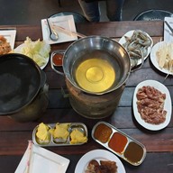 Party กุ้งย่างเนย หมูย่างชีส ชาบูหม้อดิน ลาดพร้าว