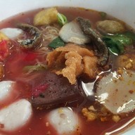 เมนูของร้าน ก๋วยเตี๋ยวไก่ฉีกต้มยำรสมะนาว เซเว่นเจริญพัฒนา(ตรงข้ามบริษัทฟังก์ชัน/เอื้อรามอินทรา 117)