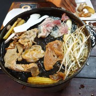 Party กุ้งย่างเนย หมูย่างชีส ชาบูหม้อดิน ลาดพร้าว