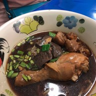 เมนูของร้าน ก๋วยเตี๋ยวไก่ลุงมิน หมู่บ้านเศรษฐกิจ บางแค