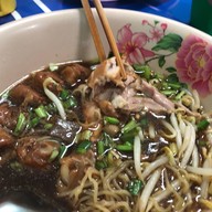 เมนูของร้าน ก๋วยเตี๋ยวไก่ลุงมิน หมู่บ้านเศรษฐกิจ บางแค
