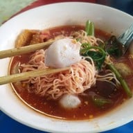 เมนูของร้าน ก๋วยเตี๋ยวไก่ฉีกต้มยำรสมะนาว เซเว่นเจริญพัฒนา(ตรงข้ามบริษัทฟังก์ชัน/เอื้อรามอินทรา 117)