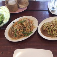 ส้มตำโซลาว ศิริมังคลาจารย์