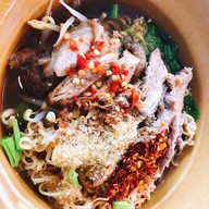 คุณพลอยก๋วยเตี๋ยวเป็ด มีสาขาเดียว