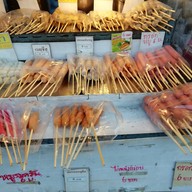 ลูกชิ้นปิ้ง ตลาดราชา