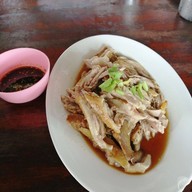 เมนูของร้าน ปุ้ย ก๋วยเตี๋ยวเป็ด