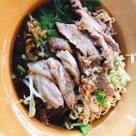 คุณพลอยก๋วยเตี๋ยวเป็ด มีสาขาเดียว