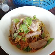 เมนูของร้าน ปุ้ย ก๋วยเตี๋ยวเป็ด
