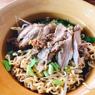 คุณพลอยก๋วยเตี๋ยวเป็ด มีสาขาเดียว