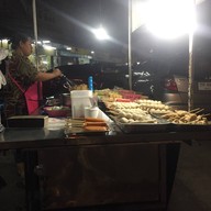 ป้าอ้วนลูกชิ้นทอด