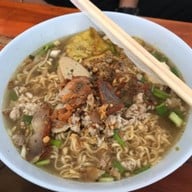 เมนูของร้าน เตือนใจ ข้าวขาหมู ข้าวมันไก่ ก๋วยเตี๋ยวต้มยำ