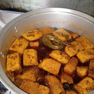 ข้าวแกงอร่อยแม่บัวขาว ปั้ม ปตท คิงพาวเวอร์ศรีวารี 泰国本地餐厅