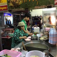 บรรยากาศ ชายสี่บะหมี่เกี๊ยว หน้าตลาดสดแม่เหียะ หน้าตลาดสดแม่เหียะ