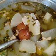 ข้าวแกงอร่อยแม่บัวขาว ปั้ม ปตท คิงพาวเวอร์ศรีวารี 泰国本地餐厅