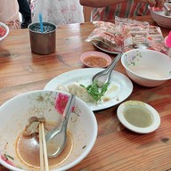 ง้วน เยนตาโฟ by เจนจิรา ง้วนเยนตาโฟสาขาตลาดใหม่ไทยเกษม/ศรีบัวบาน