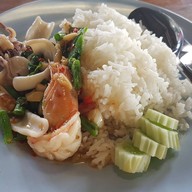 ร้านอาหารชายเขื่อน